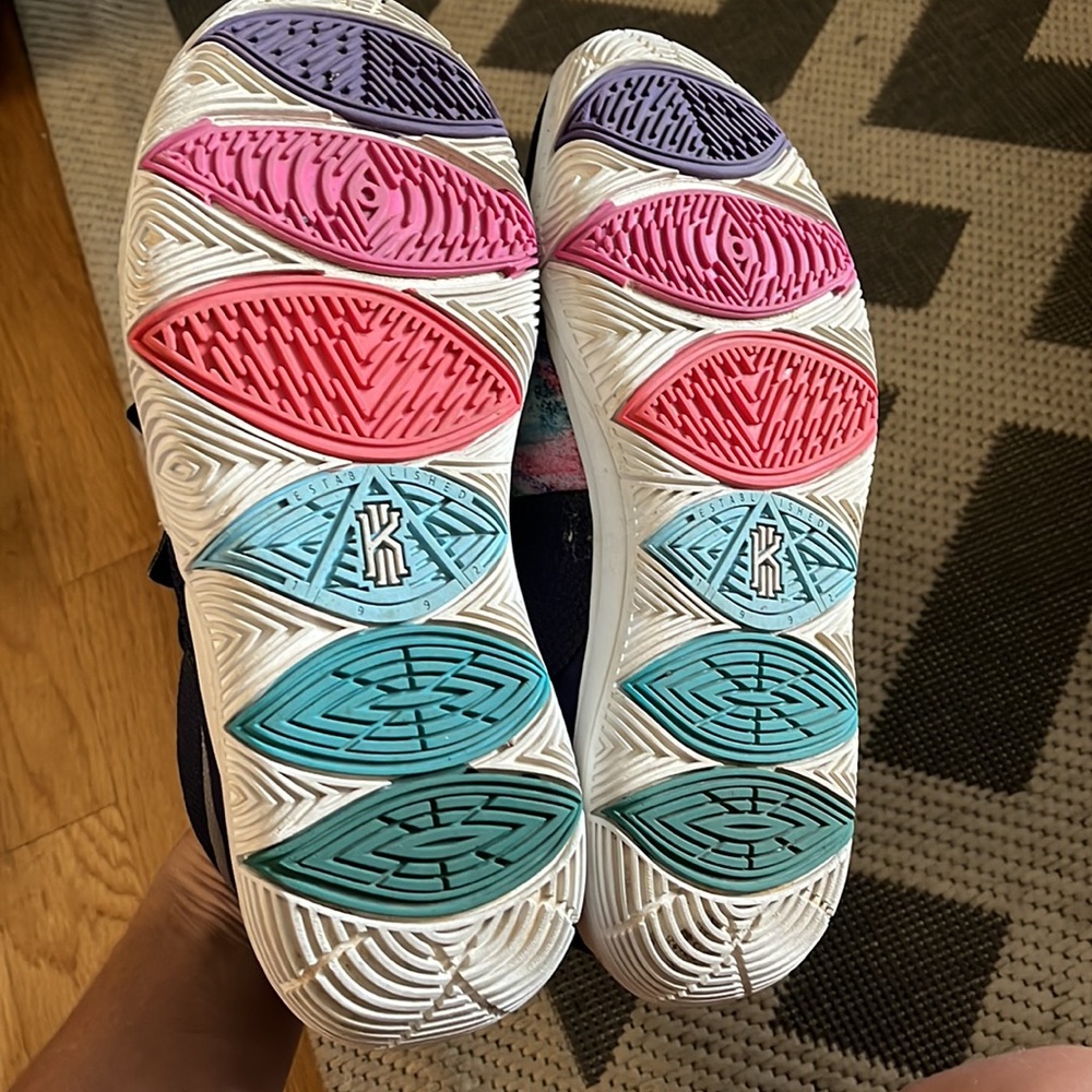 Kylie basketball shoes - Picture 4 of 4